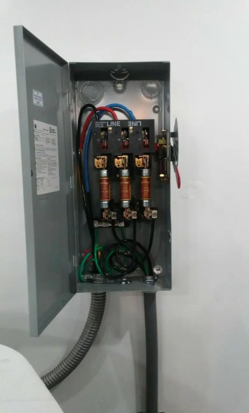 Three-phase disconnect switch installed for Smoke Detector Installation in Etna